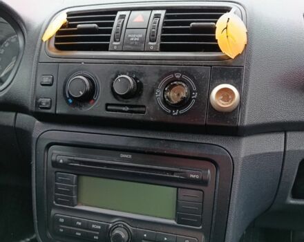 Красный Шкода Фабия, объемом двигателя 1.4 л и пробегом 207 тыс. км за 4500 $, фото 7 на Automoto.ua