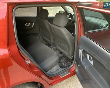 Красный Шкода Фабия, объемом двигателя 1.39 л и пробегом 162 тыс. км за 5500 $, фото 26 на Automoto.ua