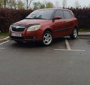 Красный Шкода Фабия, объемом двигателя 1.39 л и пробегом 280 тыс. км за 3900 $, фото 6 на Automoto.ua