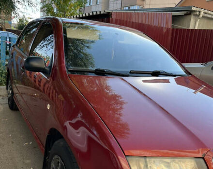 Красный Шкода Фабия, объемом двигателя 1.2 л и пробегом 235 тыс. км за 3922 $, фото 3 на Automoto.ua