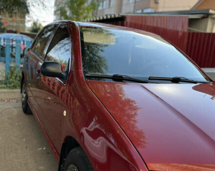 Красный Шкода Фабия, объемом двигателя 1.2 л и пробегом 235 тыс. км за 3922 $, фото 1 на Automoto.ua