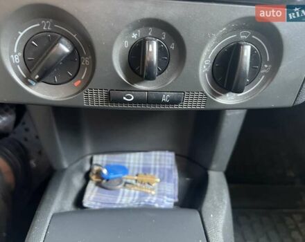 Червоний Шкода Фабія, об'ємом двигуна 1.2 л та пробігом 126 тис. км за 4850 $, фото 6 на Automoto.ua