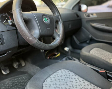 Красный Шкода Фабия, объемом двигателя 1.2 л и пробегом 235 тыс. км за 3922 $, фото 13 на Automoto.ua