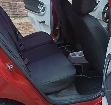 Красный Шкода Фабия, объемом двигателя 1.39 л и пробегом 280 тыс. км за 3900 $, фото 25 на Automoto.ua