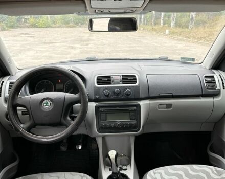 Красный Шкода Фабия, объемом двигателя 1.2 л и пробегом 310 тыс. км за 3800 $, фото 6 на Automoto.ua