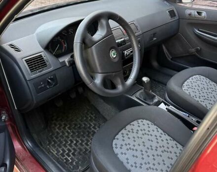 Шкода Фабия 2007 в Львове на Automoto.ua Красный Шкода Фабия, объемом двигателя 1.2 л и пробегом 107 тыс. км за 5500 $, фото 4 на Automoto.ua