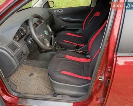 Красный Шкода Фабия, объемом двигателя 1.2 л и пробегом 265 тыс. км за 3200 $, фото 3 на Automoto.ua