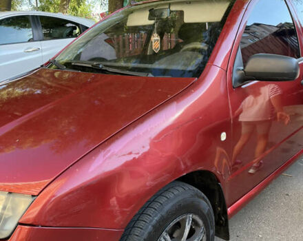 Красный Шкода Фабия, объемом двигателя 1.2 л и пробегом 235 тыс. км за 3922 $, фото 2 на Automoto.ua