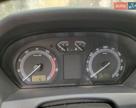 Красный Шкода Фабия, объемом двигателя 1.2 л и пробегом 210 тыс. км за 2500 $, фото 1 на Automoto.ua