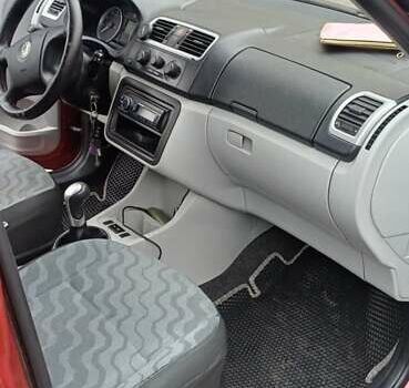 Красный Шкода Фабия, объемом двигателя 1.39 л и пробегом 280 тыс. км за 3900 $, фото 22 на Automoto.ua