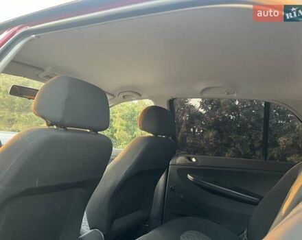 Красный Шкода Фабия, объемом двигателя 1.2 л и пробегом 253 тыс. км за 3750 $, фото 12 на Automoto.ua