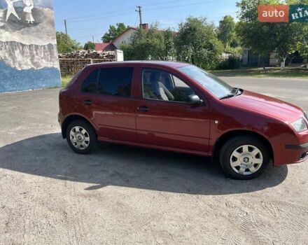 Красный Шкода Фабия, объемом двигателя 1.2 л и пробегом 253 тыс. км за 3750 $, фото 3 на Automoto.ua