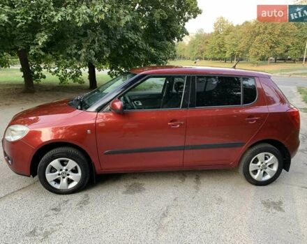 Красный Шкода Фабия, объемом двигателя 1.39 л и пробегом 162 тыс. км за 5500 $, фото 3 на Automoto.ua