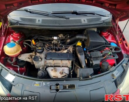 Красный Шкода Фабия, объемом двигателя 1.2 л и пробегом 199 тыс. км за 3999 $, фото 5 на Automoto.ua