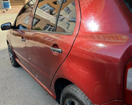 Красный Шкода Фабия, объемом двигателя 1.2 л и пробегом 235 тыс. км за 3922 $, фото 4 на Automoto.ua