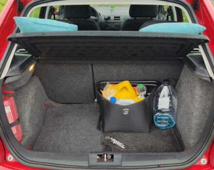 Красный Шкода Фабия, объемом двигателя 1.2 л и пробегом 240 тыс. км за 4200 $, фото 7 на Automoto.ua