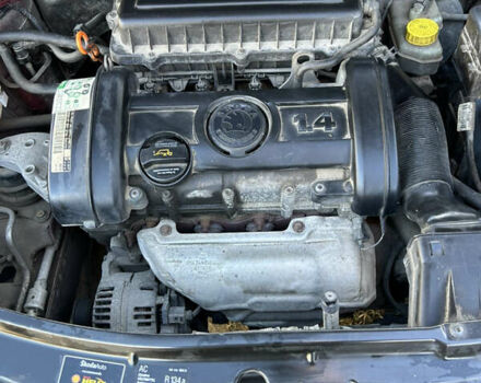 Червоний Шкода Фабія, об'ємом двигуна 1.39 л та пробігом 199 тис. км за 1650 $, фото 6 на Automoto.ua