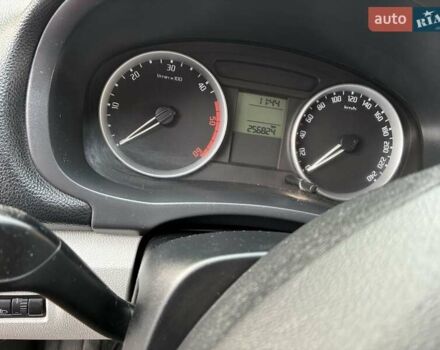 Красный Шкода Фабия, объемом двигателя 1.4 л и пробегом 256 тыс. км за 4500 $, фото 13 на Automoto.ua