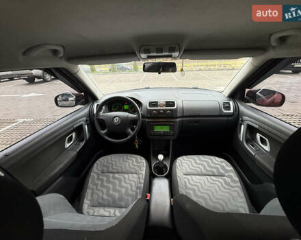 Красный Шкода Фабия, объемом двигателя 1.39 л и пробегом 236 тыс. км за 6100 $, фото 13 на Automoto.ua