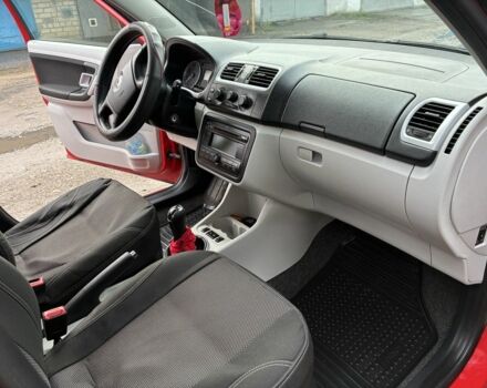 Красный Шкода Фабия, объемом двигателя 1.4 л и пробегом 256 тыс. км за 4500 $, фото 10 на Automoto.ua