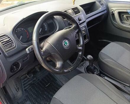 Красный Шкода Фабия, объемом двигателя 1.4 л и пробегом 250 тыс. км за 3550 $, фото 7 на Automoto.ua