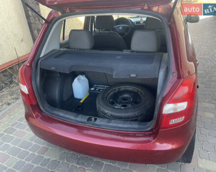 Красный Шкода Фабия, объемом двигателя 1.39 л и пробегом 276 тыс. км за 4500 $, фото 12 на Automoto.ua