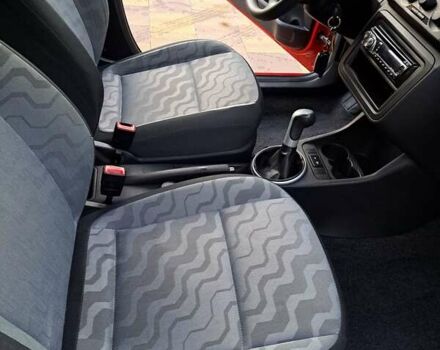 Красный Шкода Фабия, объемом двигателя 1.2 л и пробегом 113 тыс. км за 4500 $, фото 3 на Automoto.ua