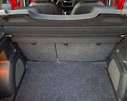 Красный Шкода Фабия, объемом двигателя 1.2 л и пробегом 113 тыс. км за 4500 $, фото 14 на Automoto.ua