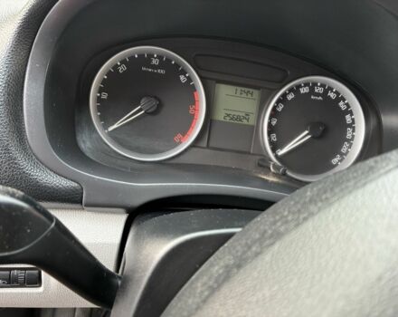 Красный Шкода Фабия, объемом двигателя 1.4 л и пробегом 256 тыс. км за 4500 $, фото 14 на Automoto.ua