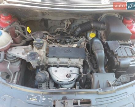 Красный Шкода Фабия, объемом двигателя 1.2 л и пробегом 226 тыс. км за 3700 $, фото 12 на Automoto.ua