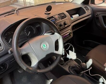 Красный Шкода Фабия, объемом двигателя 1.2 л и пробегом 157 тыс. км за 4500 $, фото 5 на Automoto.ua