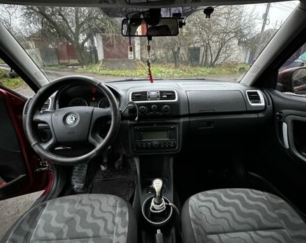 Красный Шкода Фабия, объемом двигателя 1.4 л и пробегом 198 тыс. км за 4500 $, фото 16 на Automoto.ua