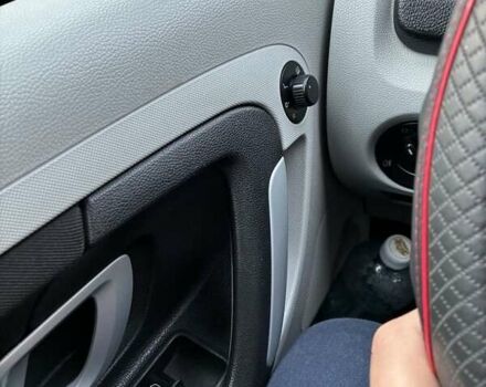 Красный Шкода Фабия, объемом двигателя 1.4 л и пробегом 256 тыс. км за 4500 $, фото 14 на Automoto.ua