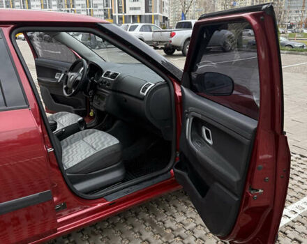 Красный Шкода Фабия, объемом двигателя 1.39 л и пробегом 236 тыс. км за 6100 $, фото 9 на Automoto.ua