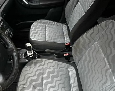 Красный Шкода Фабия, объемом двигателя 1.4 л и пробегом 198 тыс. км за 4500 $, фото 17 на Automoto.ua