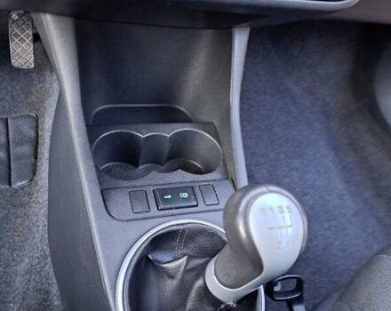 Красный Шкода Фабия, объемом двигателя 1.2 л и пробегом 113 тыс. км за 4500 $, фото 19 на Automoto.ua