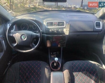 Красный Шкода Фабия, объемом двигателя 1.4 л и пробегом 200 тыс. км за 4950 $, фото 6 на Automoto.ua