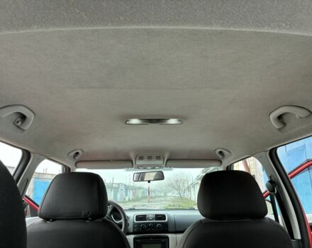 Красный Шкода Фабия, объемом двигателя 1.4 л и пробегом 256 тыс. км за 4500 $, фото 12 на Automoto.ua