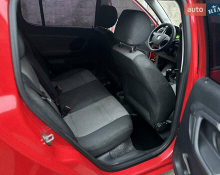 Красный Шкода Фабия, объемом двигателя 1.2 л и пробегом 166 тыс. км за 3450 $, фото 11 на Automoto.ua