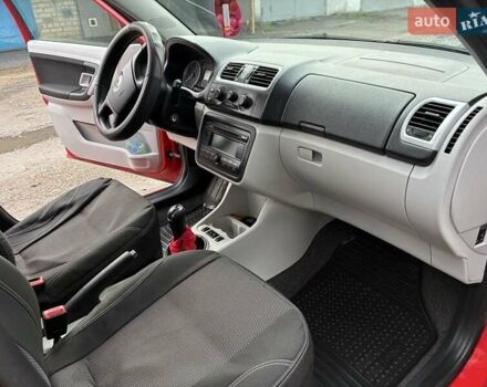 Красный Шкода Фабия, объемом двигателя 1.4 л и пробегом 256 тыс. км за 4500 $, фото 9 на Automoto.ua