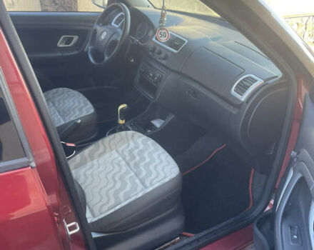 Красный Шкода Фабия, объемом двигателя 1.39 л и пробегом 276 тыс. км за 4500 $, фото 10 на Automoto.ua