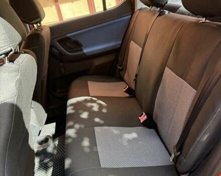 Красный Шкода Фабия, объемом двигателя 1.2 л и пробегом 157 тыс. км за 4500 $, фото 7 на Automoto.ua