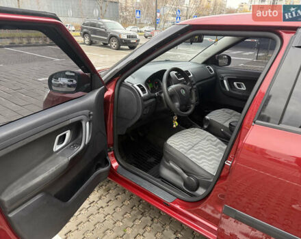 Красный Шкода Фабия, объемом двигателя 1.39 л и пробегом 236 тыс. км за 6100 $, фото 10 на Automoto.ua
