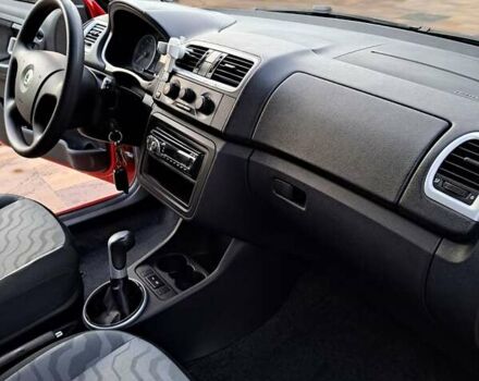 Красный Шкода Фабия, объемом двигателя 1.2 л и пробегом 113 тыс. км за 4500 $, фото 1 на Automoto.ua