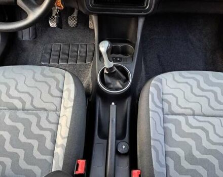 Красный Шкода Фабия, объемом двигателя 1.2 л и пробегом 113 тыс. км за 4500 $, фото 4 на Automoto.ua