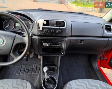 Красный Шкода Фабия, объемом двигателя 1.2 л и пробегом 113 тыс. км за 4500 $, фото 5 на Automoto.ua