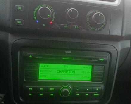 Червоний Шкода Фабія, об'ємом двигуна 0 л та пробігом 251 тис. км за 5499 $, фото 5 на Automoto.ua