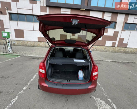 Красный Шкода Фабия, объемом двигателя 1.6 л и пробегом 203 тыс. км за 6300 $, фото 12 на Automoto.ua