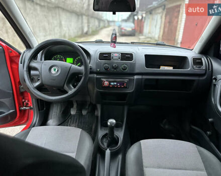 Красный Шкода Фабия, объемом двигателя 1.2 л и пробегом 166 тыс. км за 3450 $, фото 13 на Automoto.ua