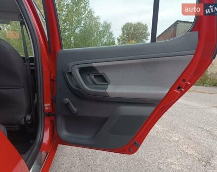 Красный Шкода Фабия, объемом двигателя 1.39 л и пробегом 185 тыс. км за 5450 $, фото 14 на Automoto.ua